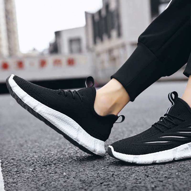Comfortable and Breathable Men's Sports Shoes Summer Trend Casual Shoes Running Shoes Mesh Flying Shoes