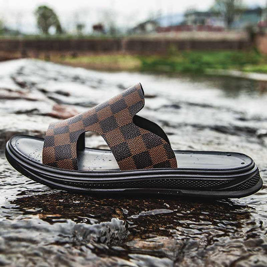 Size38-44 Summer Men Sandals Comfortable Non-slip PU Leather Plaid Beach Slippers Casual Outdoor Slippers Alphabet Drag Flip Flops