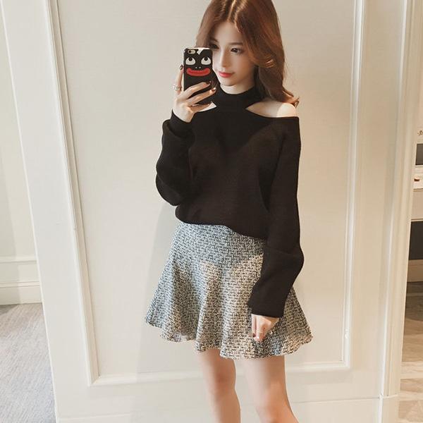 Off-shoulder Hanging Neck Solid Color Knit Sweater Pullover Casual Fall/winter Sweater Women's Long-sleeved Top with Careful Design