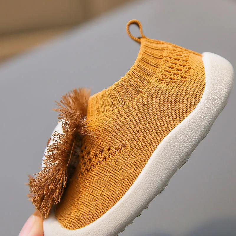 Baby's Spring and Summer Knitted Shoes Soft Soled Baby Walking Casual Shoes Cute Yellow Cartoon Lion Flat Shoes
