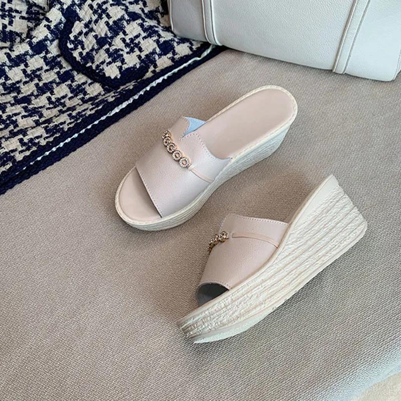7cm High-heel Sandals and Slippers Slope-heel Ladies Slippers Thick-soled Non-slip Leather Mother Shoes Beach Shoes Casual Shoes Outdoor Slippers