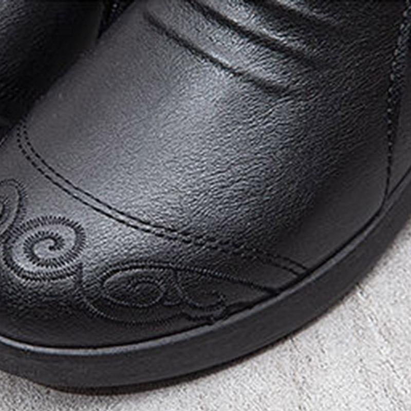 Winter Thickened Women's Leather Shoes Flat Non-slip Mother Cotton Shoes Snow Boots Plus Velvet Short Boots