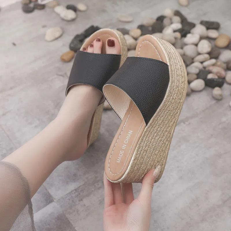 Ladies Summer Thick-soled Sandals All-match Seaside Beach Shoes Fashion High-heeled Outer Wear Household One-word Slippers