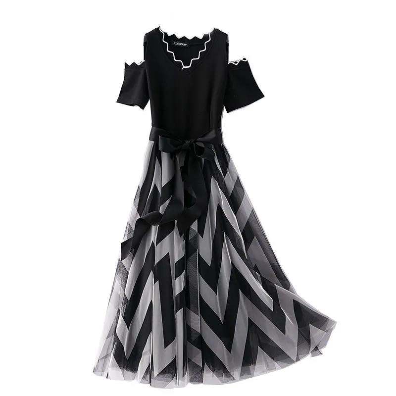 Women's Strapless V-neck Striped Dress Large Skirt Mesh Skirt Temperament Lady Style Long Stitching Dress Can Be Worn with A Belt and Waist Is Slim