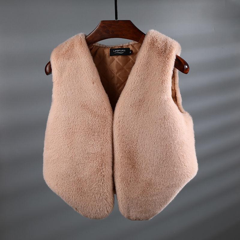 Women's Short Fur Waistcoat Autumn and Winter Slim Fit Fox Fur Vest Waistcoat Plush Jacket Keeps Warm Soft and Comfortable