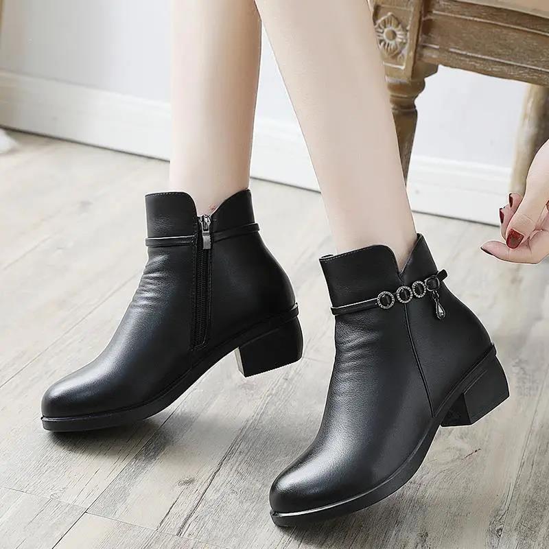 Winter Women's Leather Boots Plus Velvet Warmth Soft-soled Non-slip Short Boots Thick Heel Wear-resistant Boots