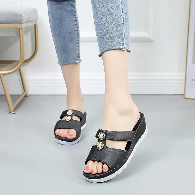 Heightening Slippers Women's Summer Thick-soled High-heeled Sandals Outdoor Wear Non-slip Platform Shoes Sandals Rhinestone Stitching Slippers