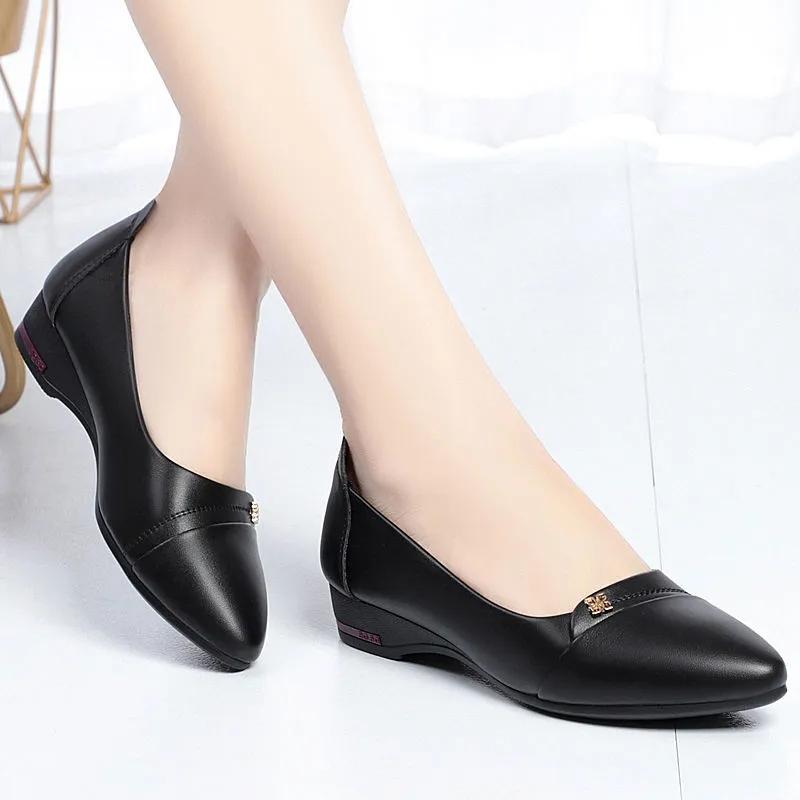 Soft Sole Mother's Shoes Women Flat Leather Shoes Wedge Women's Comfortable Low Heel Work Single Shoes