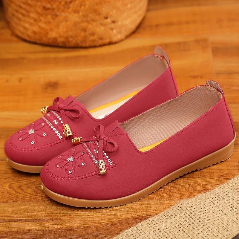 Women's Shoes Spring and Autumn Beef Tendon Bottom Embroidered Shoes Flat Non-slip Middle-aged and Elderly Shoes