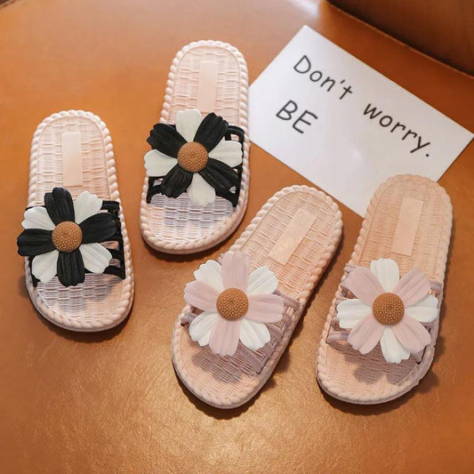 Girl's Summer Slippers Girl's Soft Sole Anti-slip Slippers Indoor Flower Decoration Shower Casual Light Flat Slippers