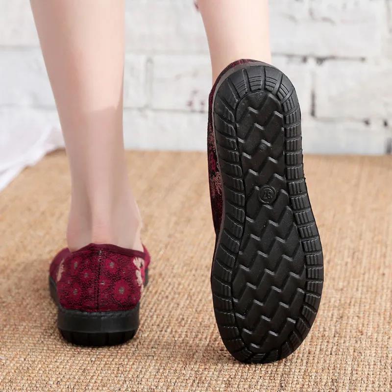 Old Beijing Cloth Shoes Women's Autumn Style Embroidered Middle-aged and Elderly Mother Shoes Elderly Shoes Grandma Non-slip Soft-soled Casual Shoes