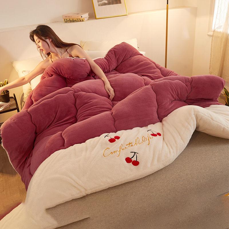 Thick and Warm Chemical Fiber Quilt Comfortable and Skin-friendly Chemical Fiber Quilt, Household Hotel Bedding