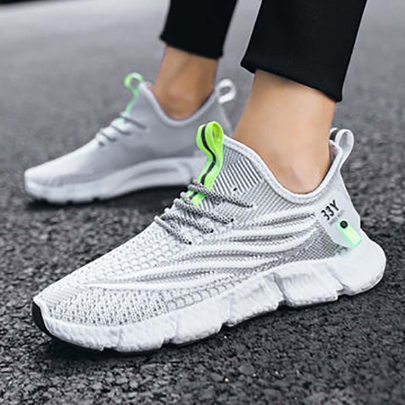Comfortable and Breathable Men's Sports Shoes Summer Trend Casual Shoes Running Shoes Mesh Flying Shoes