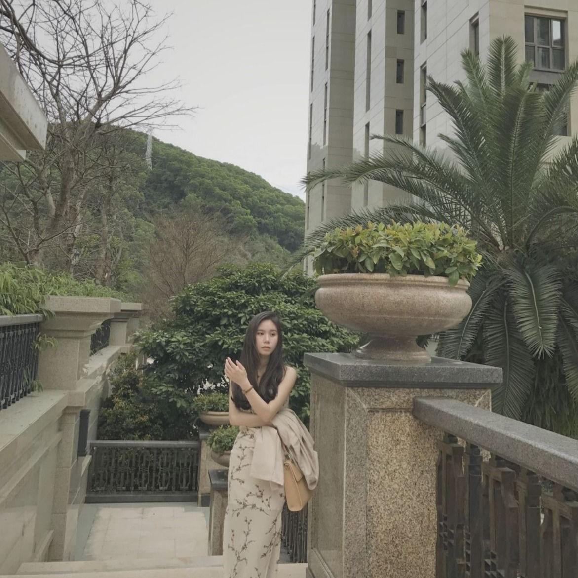 Female Summer Elegant Natural Gentle Dress Vintage Low Chest Tight Wrap Hip Split Sling Holiday Dress