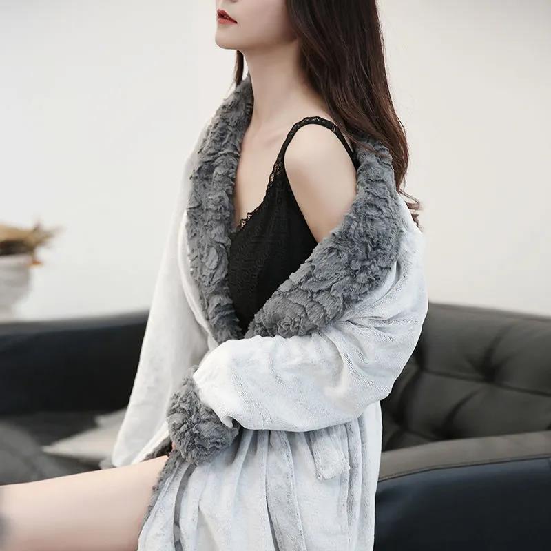 Autumn and Winter Long Flannel Nightgown Women's Nightgown Coral Fleece Dressing Gown Men and Women Can Wear Plus Velvet Thickening Couple Bathrobe