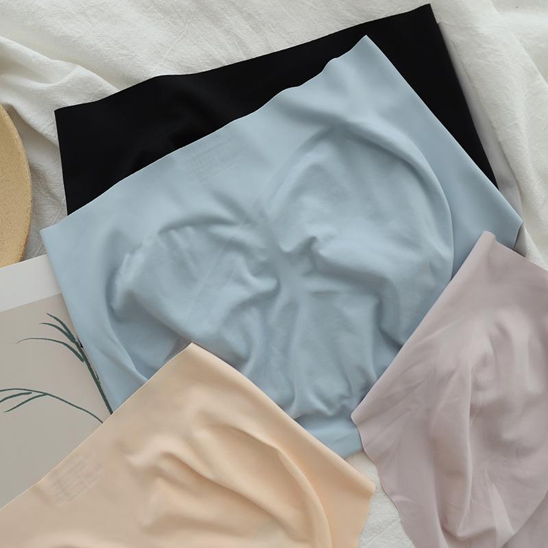 No Butt Peach Love Buttocks Seamless Ice Silk Ladies Underwear Mid-waist Briefs Summer Breathable Silk Crotch