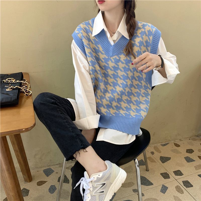 Women Loose Knitted Vest Sweater Girls V Neck Sleeveless Thick Vintage Sweater Female Waistcoat Chic Tank Tops All-match Short Pullover Vest Outerwear