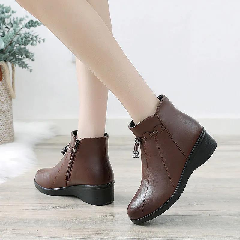 Winter Mother's Cotton Shoes and Velvet Warm Short Boots Middle-aged Women's Shoes Soft-soled Non-slip Leather Shoes