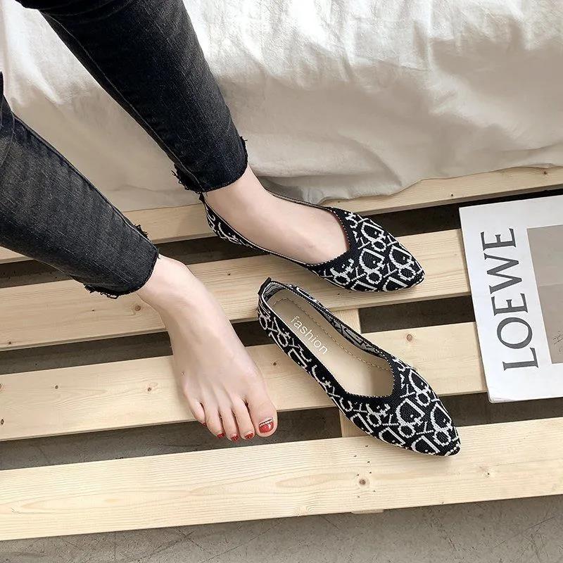 Casual Lazy Beanie Shoes Women's All-match Breathable Flying Woven Flat-bottomed Mother's Shoes Single Shoes