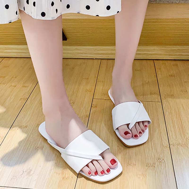 Sandals Female Summer Flat-bottomed Outer Wear Fashionable Flops Beach Non-slip Leather Plywood All-match Sandals