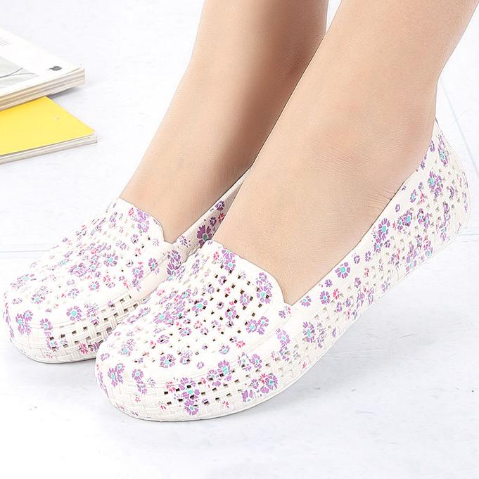 Women Summer Single Breathable Shoes Soft Soled Flat Bottom Cool Shoes Floral Printed Hollow Out Wear-resisting Antiskid Shoes