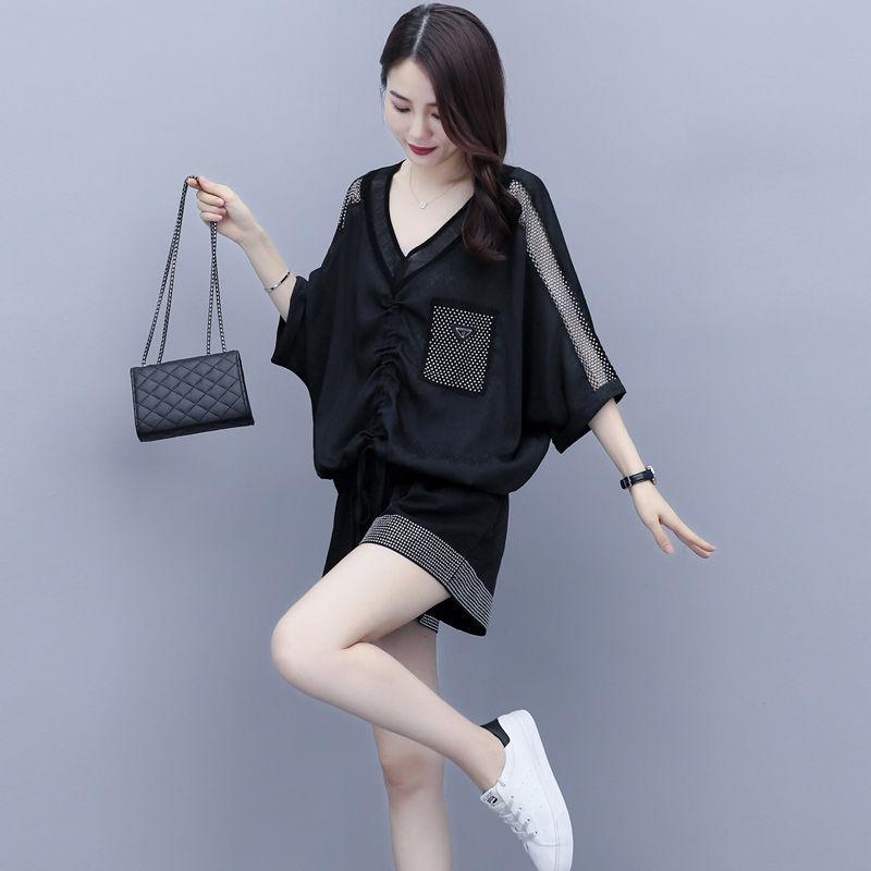Casual Plus Size Women's Two-piece Loose-fitting Sweater + Shorts Two-piece Suit Women's Casual Loose-fitting Suit Elegant Temperament Suit