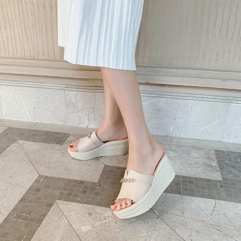 7cm High-heel Sandals and Slippers Slope-heel Ladies Slippers Thick-soled Non-slip Leather Mother Shoes Beach Shoes Casual Shoes Outdoor Slippers