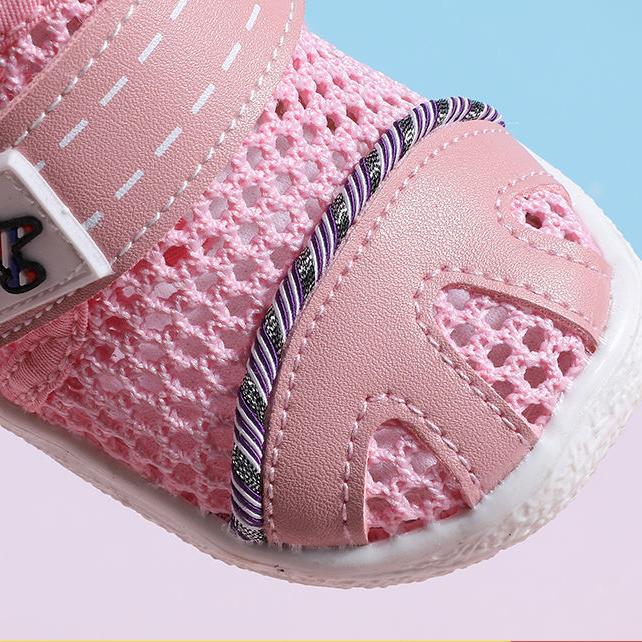 Children's Shoes In Spring and Summer Boys and Girls Sports Shoes Breathable Soft Sole Antiskid Casual Light Shoes