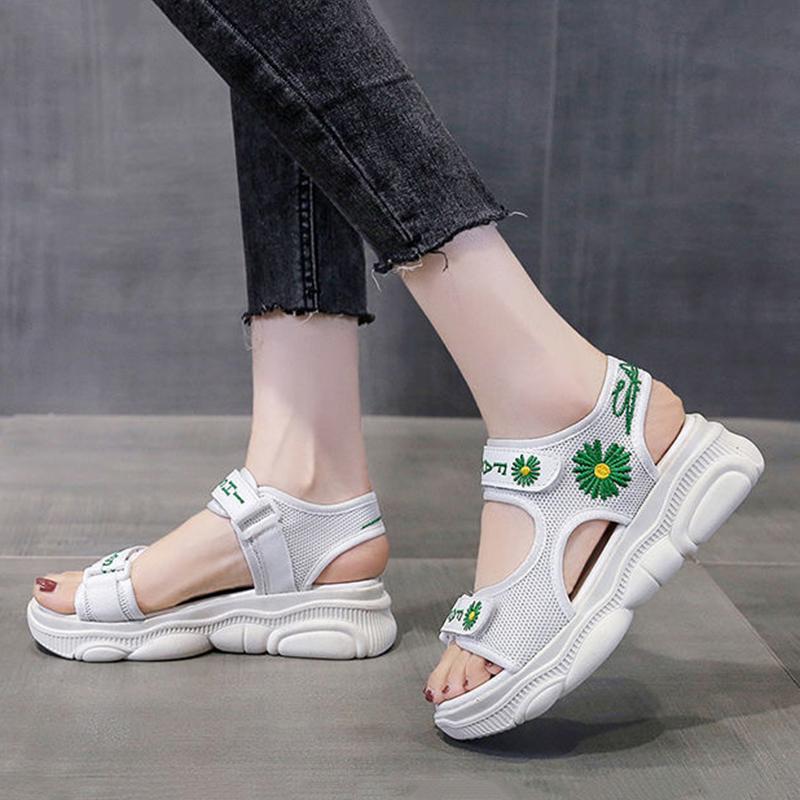 Small Daisy Sandals Women's All-match Muffin Thick-soled Casual Sports Shoes Comfortable Light Temperament Handsome Women's Shoes