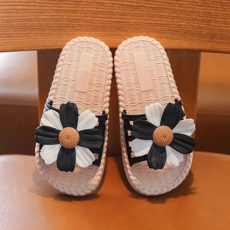 Girl's Summer Slippers Girl's Soft Sole Anti-slip Slippers Indoor Flower Decoration Shower Casual Light Flat Slippers
