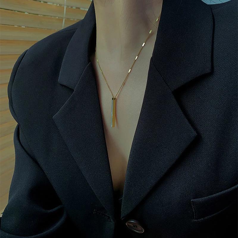 Exquisite Shell Pendant Necklace Titanium Steel Necklace Ladies' Clavicle Chain Golden Necklace Personalized Ornaments Jewelry Mom Daughter Gifts