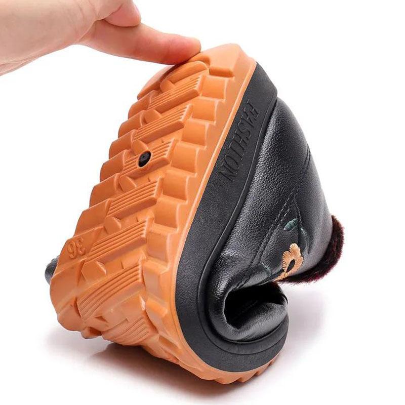 Women's Warm and Comfortable Cotton Shoes In Winter Plush Padded Cotton Boots Soft Bottom Anti-skiing Boots