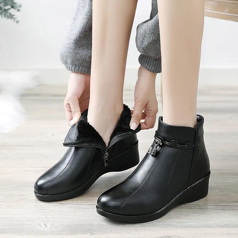 Winter Mother's Cotton Shoes and Velvet Warm Short Boots Middle-aged Women's Shoes Soft-soled Non-slip Leather Shoes
