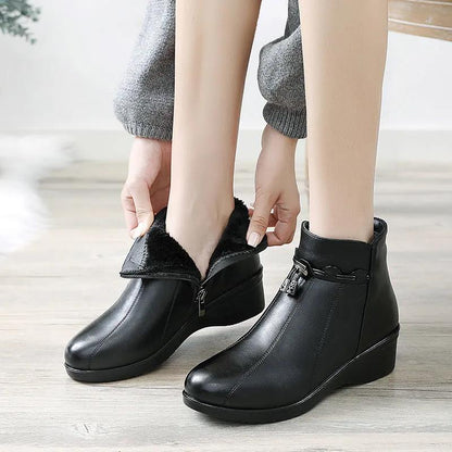 Winter Mother's Cotton Shoes and Velvet Warm Short Boots Middle-aged Women's Shoes Soft-soled Non-slip Leather Shoes