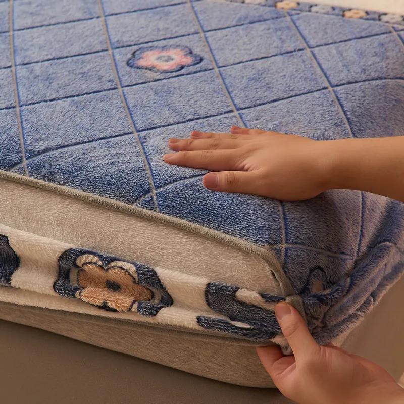 Thick Coral Fleece Bed Sheet Three-piece Bed Cover Pillowcase Plus Fleece Bed Set