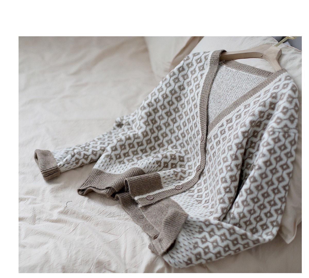 Autumn European and American Style Jacket Short V-neck Knitted Top Cardigan Loose Women Sweater
