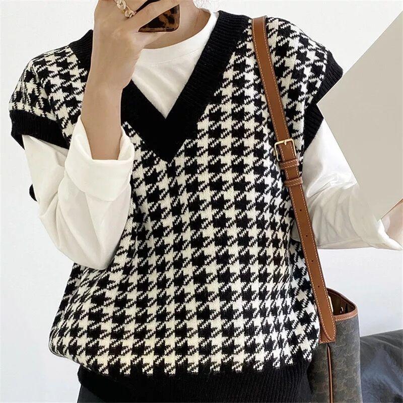 Women Loose Knitted Vest Sweater Girls V Neck Sleeveless Thick Vintage Sweater Female Waistcoat Chic Tank Tops All-match Short Pullover Vest Outerwear