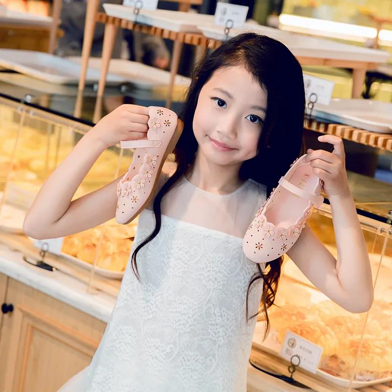 Girls Sandals Girls Spring Summer Soft Sole Low Heel Casual Sandals Solid Color Anti-slip Beads and Flowers Decoration Princess Sandals