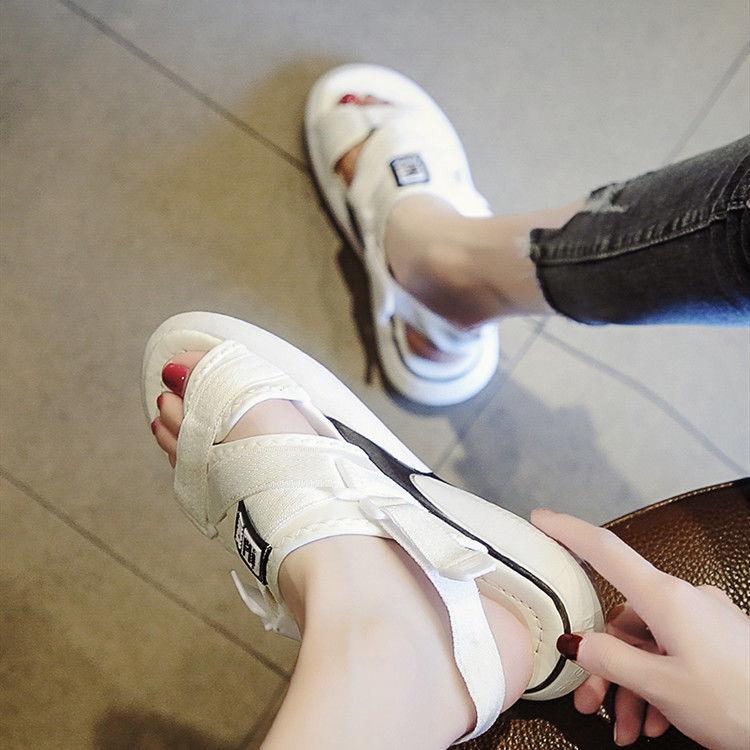 Sandals and Slippers Women Wear 2020 Summer Retro Korean Version Wild Ulzzang Flat Beach Shoes Ins Sandals