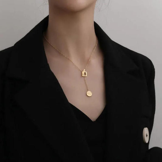 Round Card Buckle Chain Necklace Feminine Clavicle Chain Tide Sweater Chain Necklace for Girlfriend Round Pendant Necklace Exquisite Jewelry