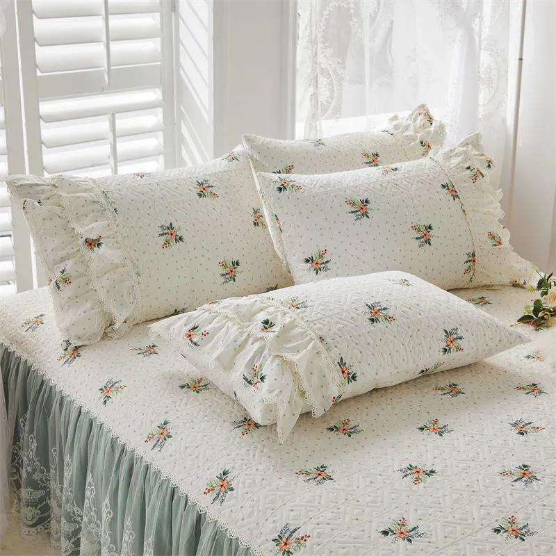 A Set of Cotton Printing Thickened Quilted Pillow Case Student Dormitory Single Lace Pillow Core Dust Cover