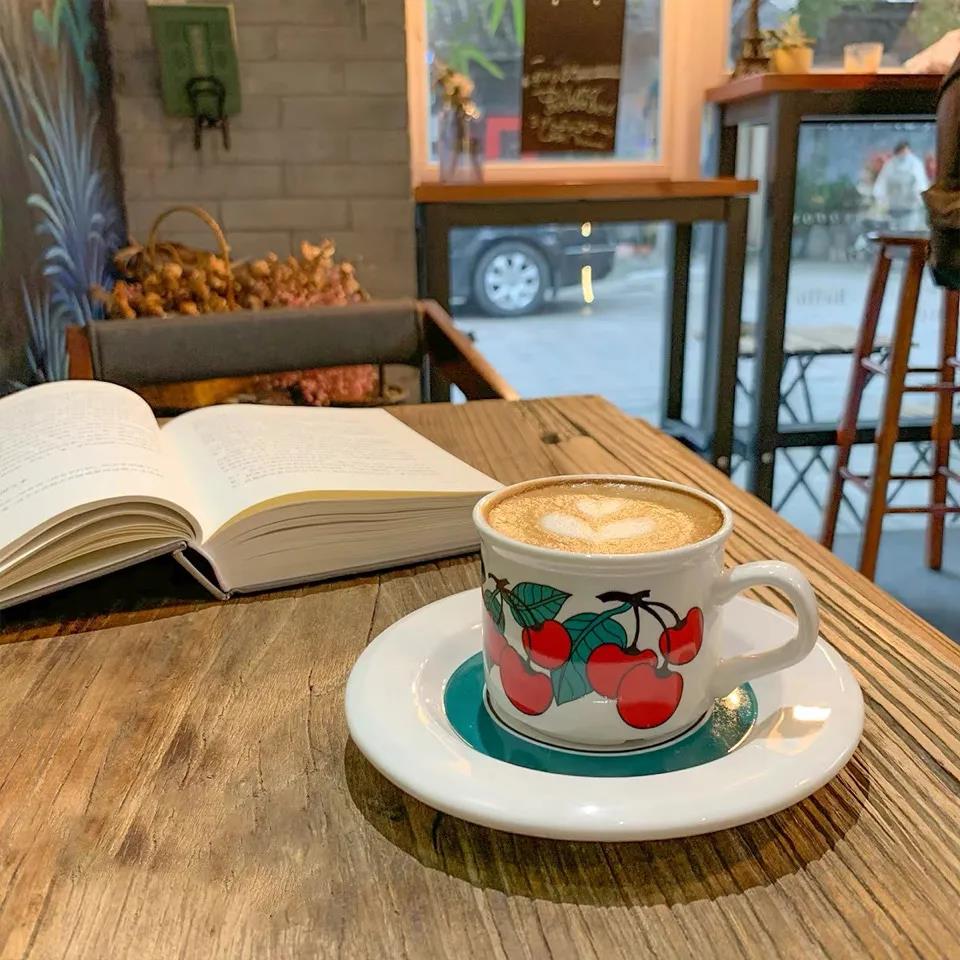 Finland Ins Same Paragraph Medieval Mint Green Grass Coffee Cup Saucer Milk Mocha Ceramic Cup Flower Tea Cup Cherry