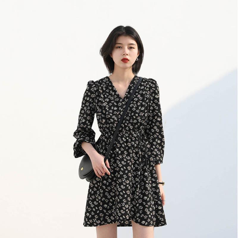 French Retro V-neck Floral Dress Female Spring Summer Temperament Wild Waist Was Thin Short Skirt