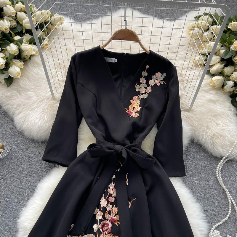 Formal Dress Spring and Autumn Embroidery Pattern Dress Temperament V-neck Tie Evening Dress Elegant Bridesmaid Dress