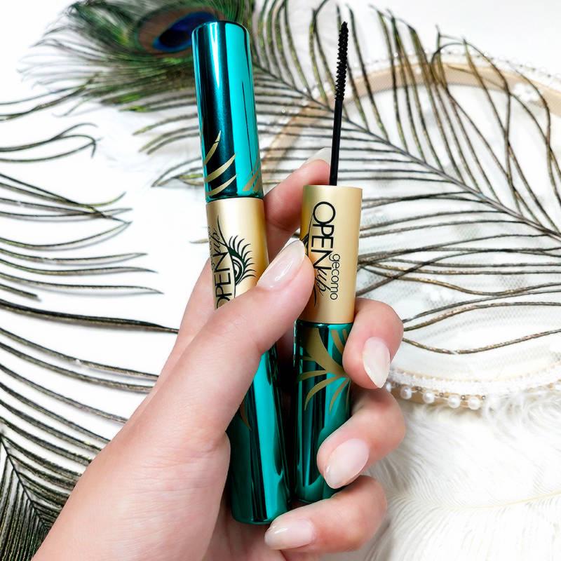 Peacock Double-Head Mascara is waterproof does not stain long and thin small curly brush heads fine