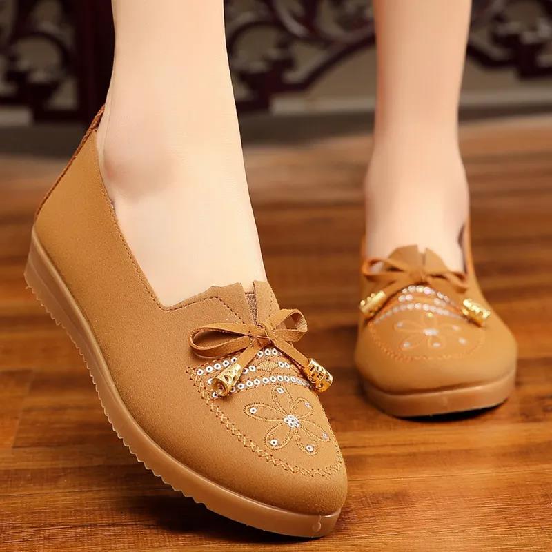 Women's Shoes Spring and Autumn Beef Tendon Bottom Embroidered Shoes Flat Non-slip Middle-aged and Elderly Shoes