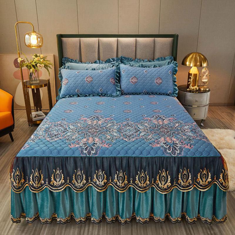 Anti-skid Warm Bedspread Thickened Winter Bedding Skirt High-grade Crystal Velvet Bed Skirt Pillowcases Three-piece Set