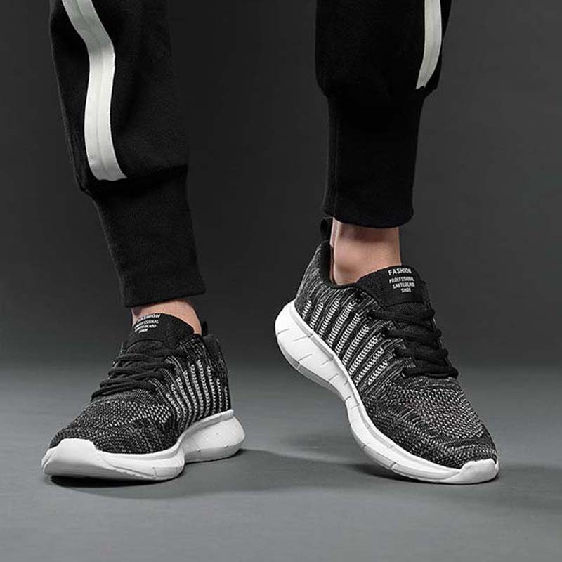 New Men's Mesh Sports Casual Trend Wild Breathable Flying Weave Running Shoes Light Sports Shoes
