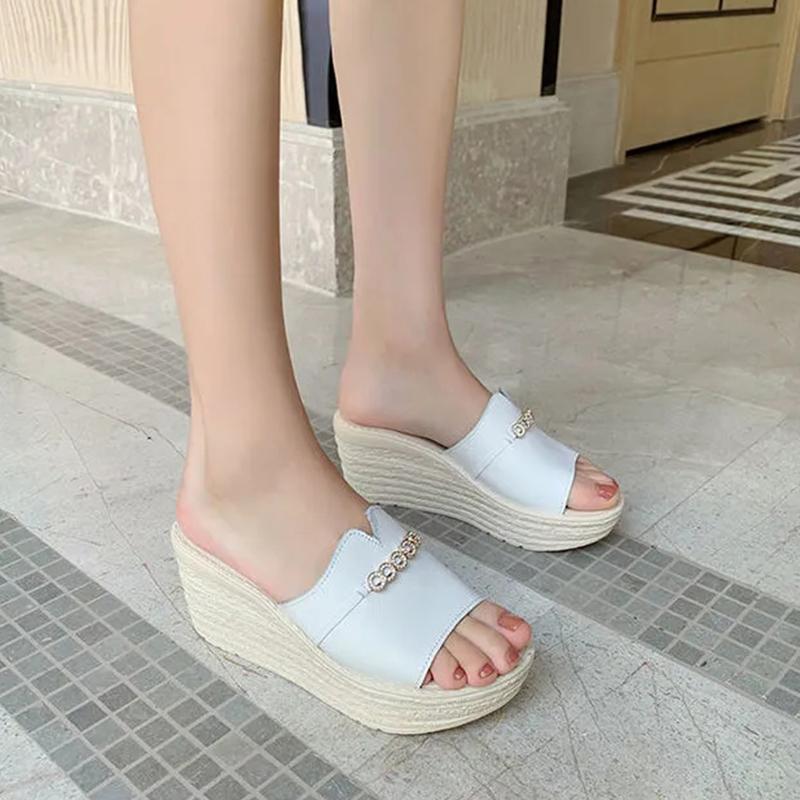 7cm High-heel Sandals and Slippers Slope-heel Ladies Slippers Thick-soled Non-slip Leather Mother Shoes Beach Shoes Casual Shoes Outdoor Slippers