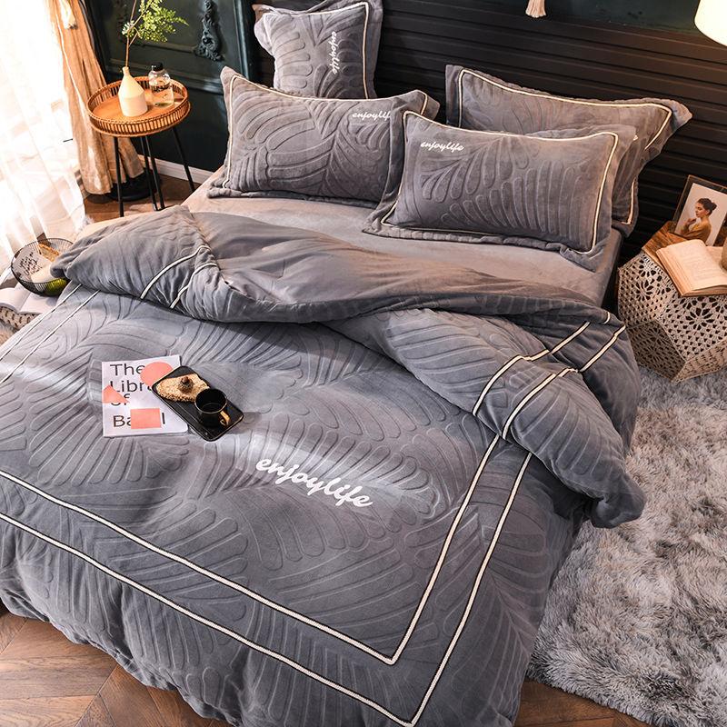 4pcs/set Thick and Warm Quilt Cover Autumn and Winter Flannel Sheets Soft and Comfortable Bedding